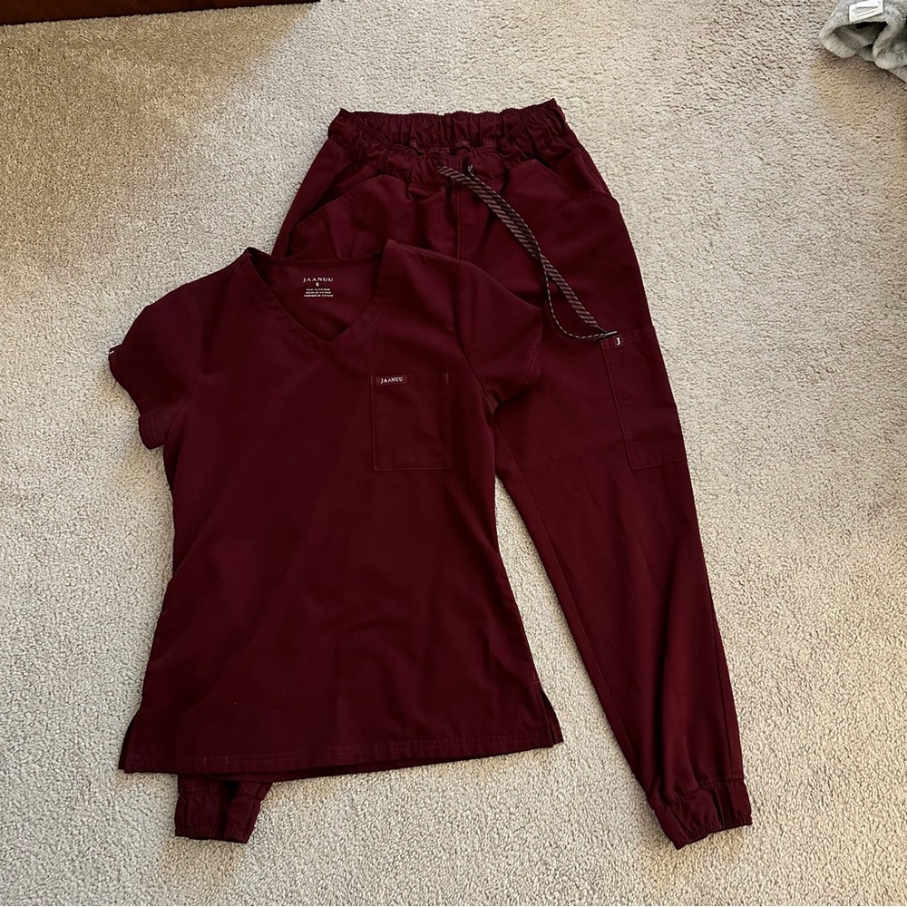 Jaanuu Women’s Scrub Set